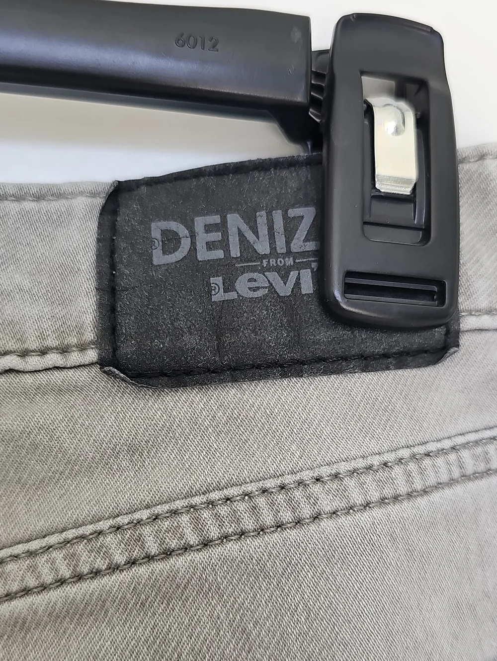 Levi's Denizen 216 Slim Gray Men's Denim Jeans Sz 29/32
